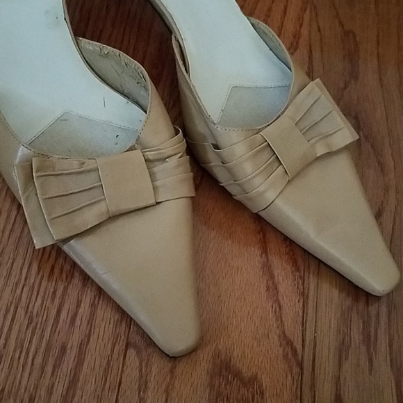 Bandolino Shoes - Picture 2 of 4